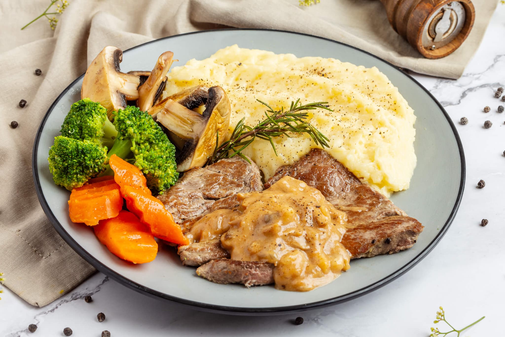 Steak, potato purée & vegetables — homemade Lebanese food by Mahabati